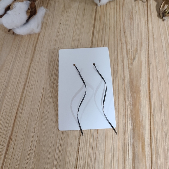 🖤🖤NEW🖤🖤CASUAL!! Threaded Spiral Earrings in BLACK 🖤🖤 - Picture 13 of 16